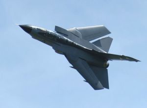 Tornado gevechtsvliegtuig op hoge snelheid